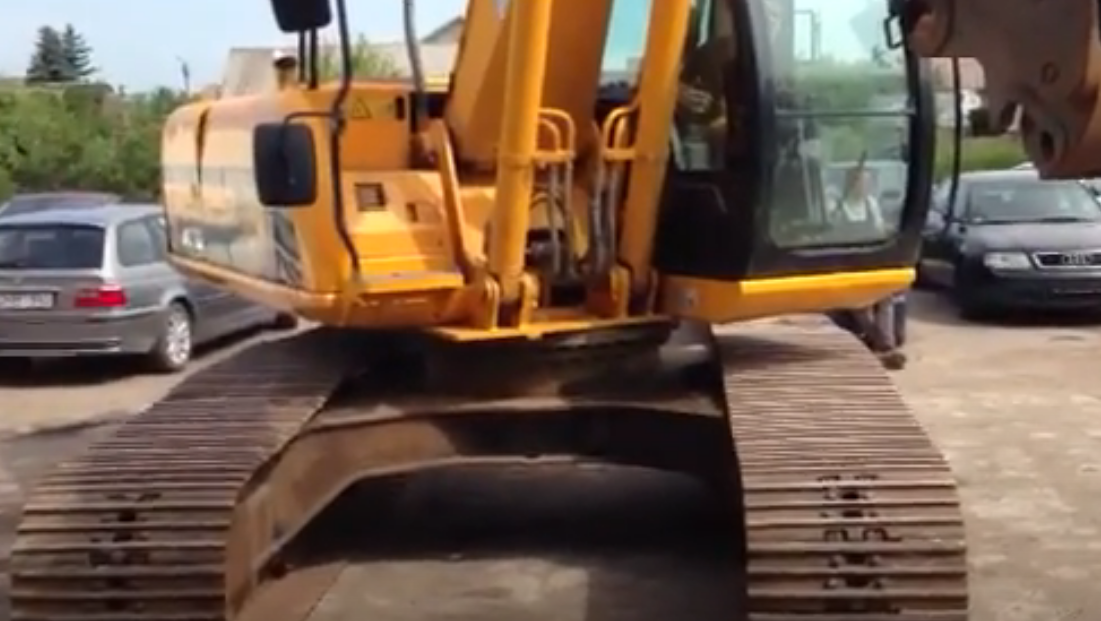 Гусеничный экскаватор JCB JS220